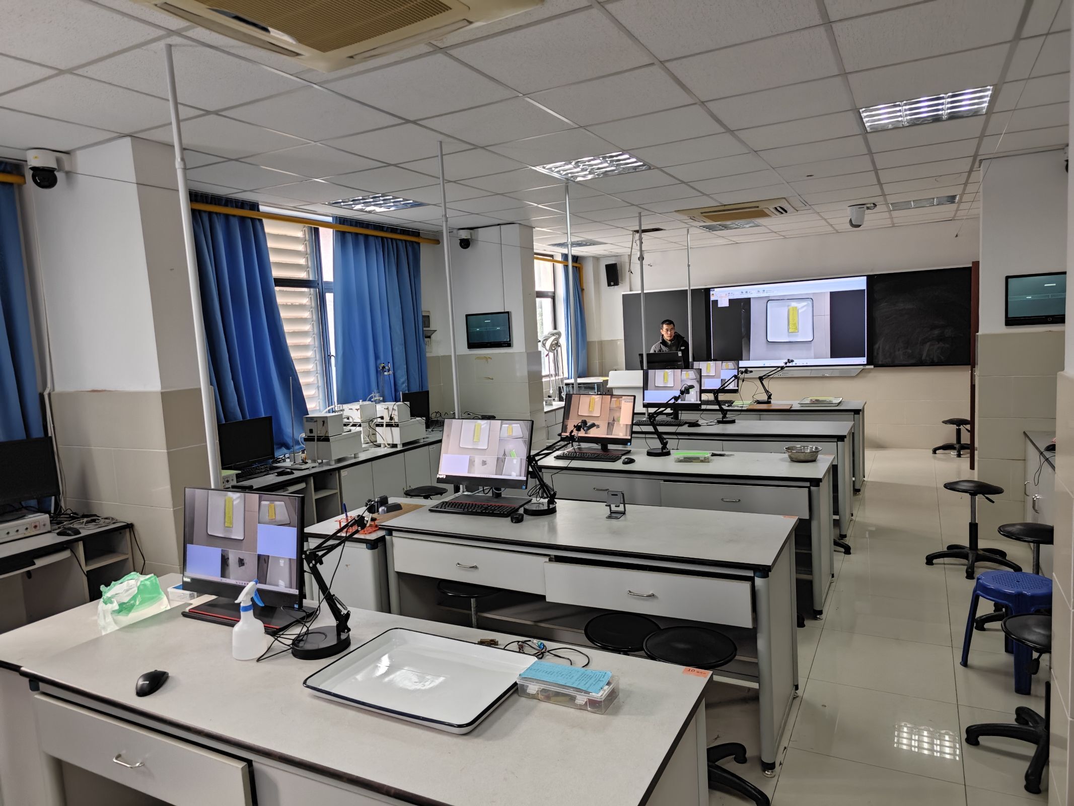 同济大学生命科学学院实验室案例照片